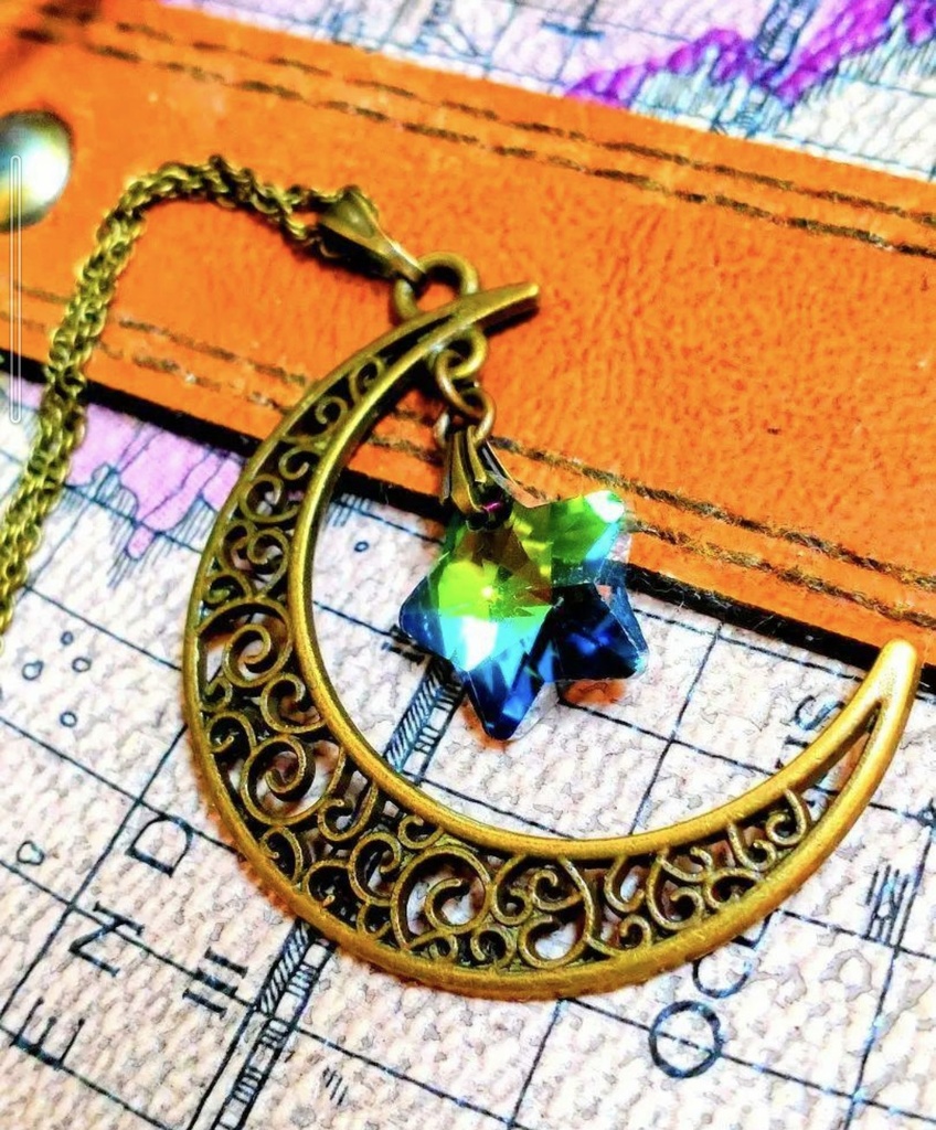 611☆虹色星ガラスのムーンペンダント☆月☆スター☆レインボー