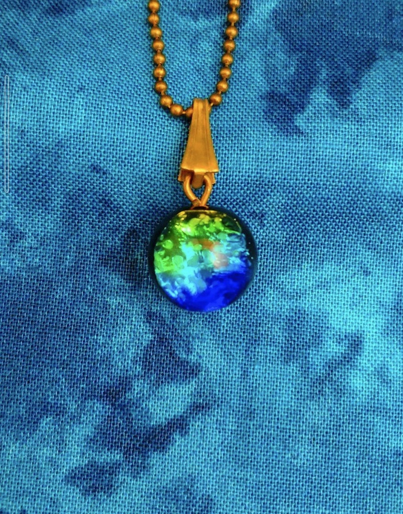 702【高級蓄光琉球ガラス✨】☆　ホタルガラス☆ケラママリンガラスペンダント