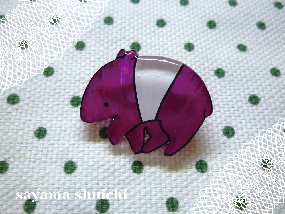 バクのブローチ