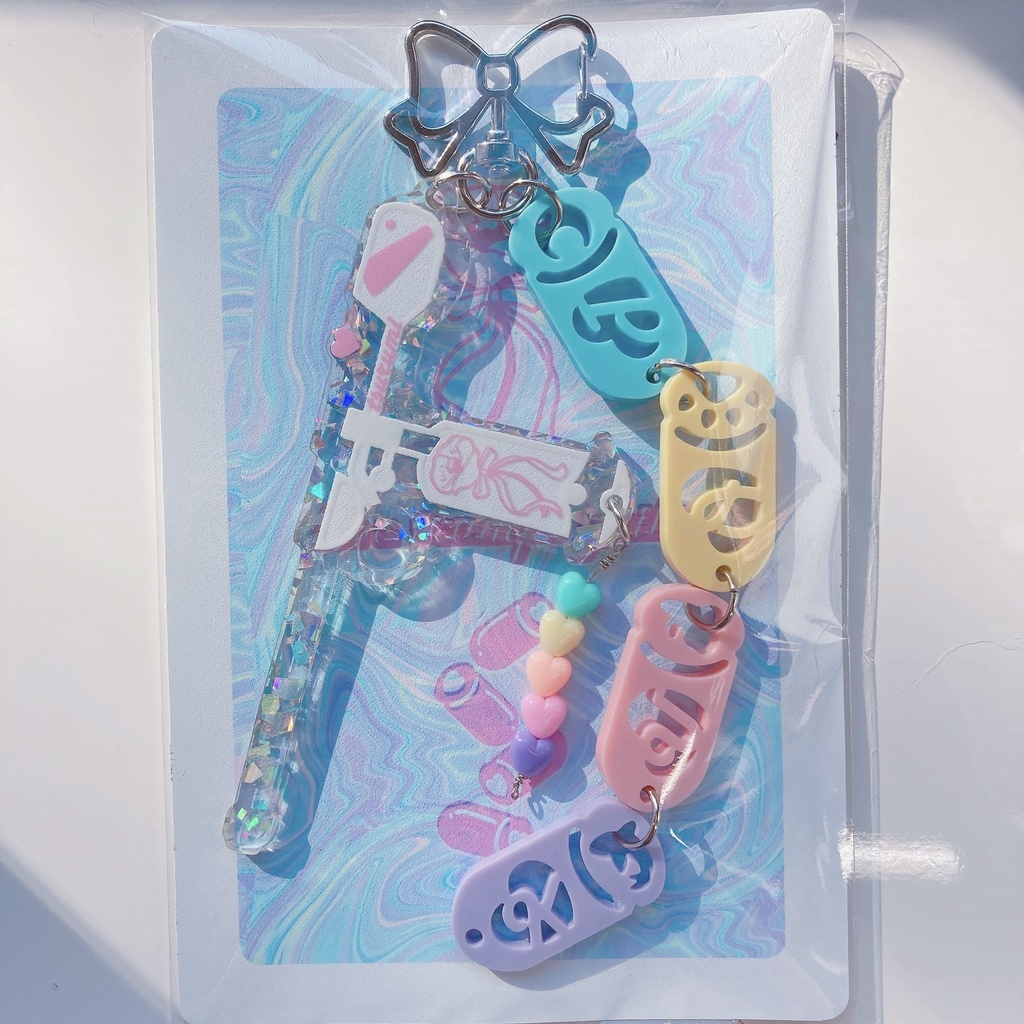 つるみと愛4のキラキラ銃弾アクキー