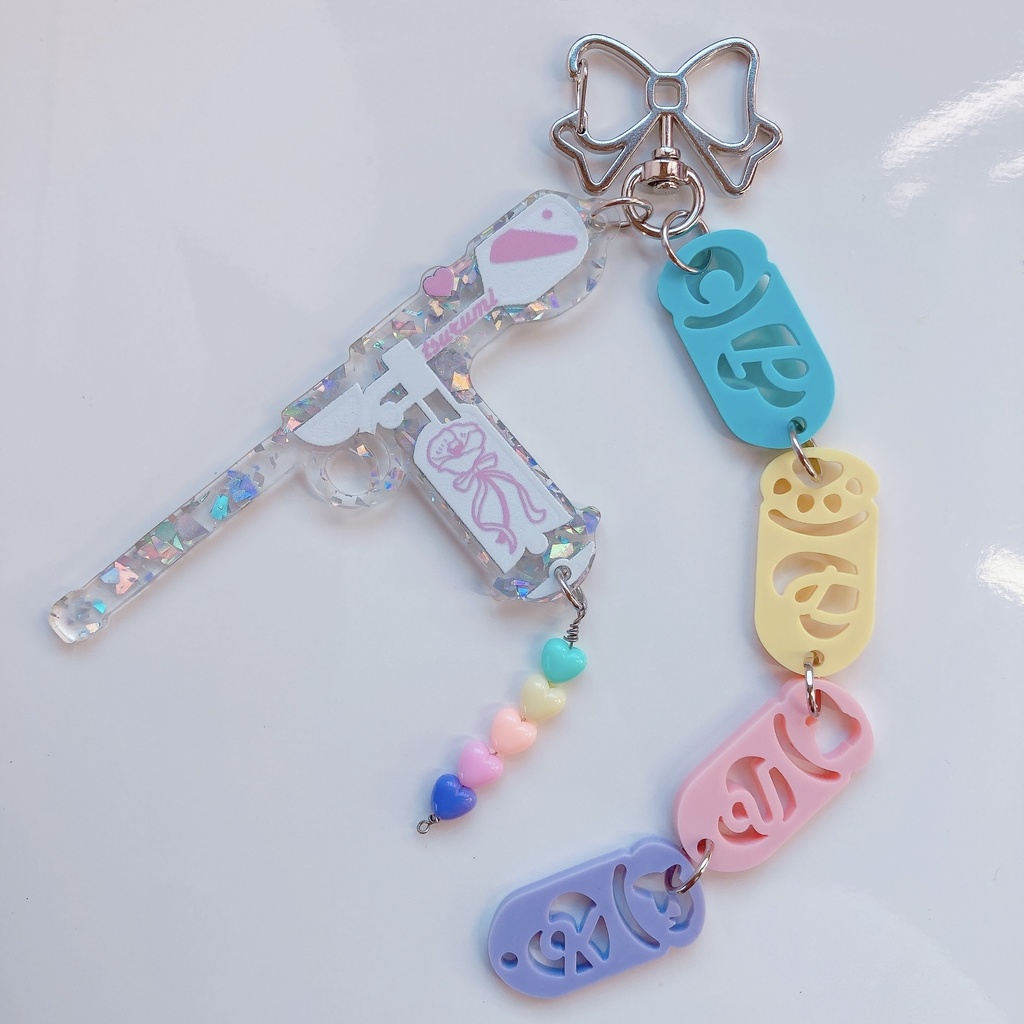 つるみと愛4のキラキラ銃弾アクキー