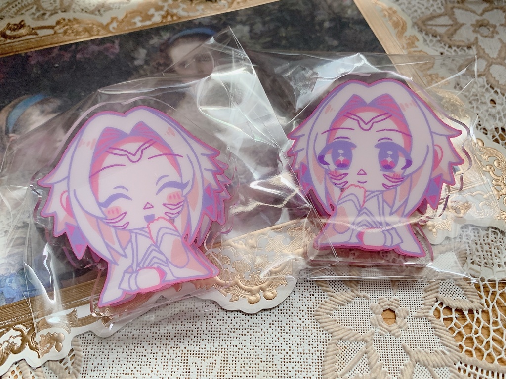 ラルヴァアクリルクリップ