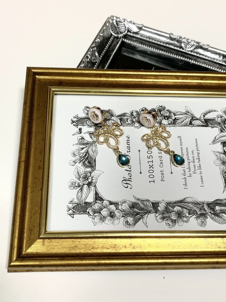 No.006 シャンデリアモチーフのピアス 白×ブルージルコン色