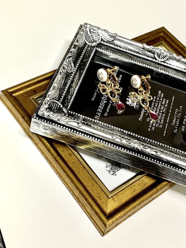 No.008 【イヤリング】シャンデリアモチーフ 白色×ルビー色