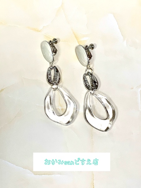 No.013 貝のイヤリング・オフホワイト色