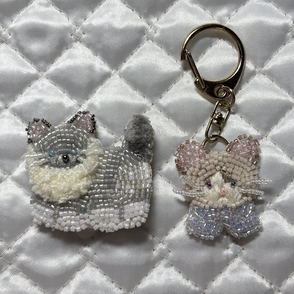 Beige cat keyring & Gray cat brooch（オーダー品）