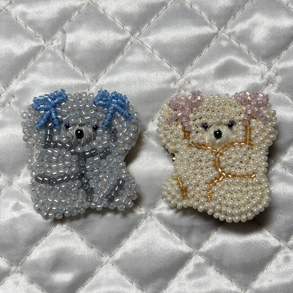 Gray toy poodle &Cream toy poodle brooch（オーダー品）