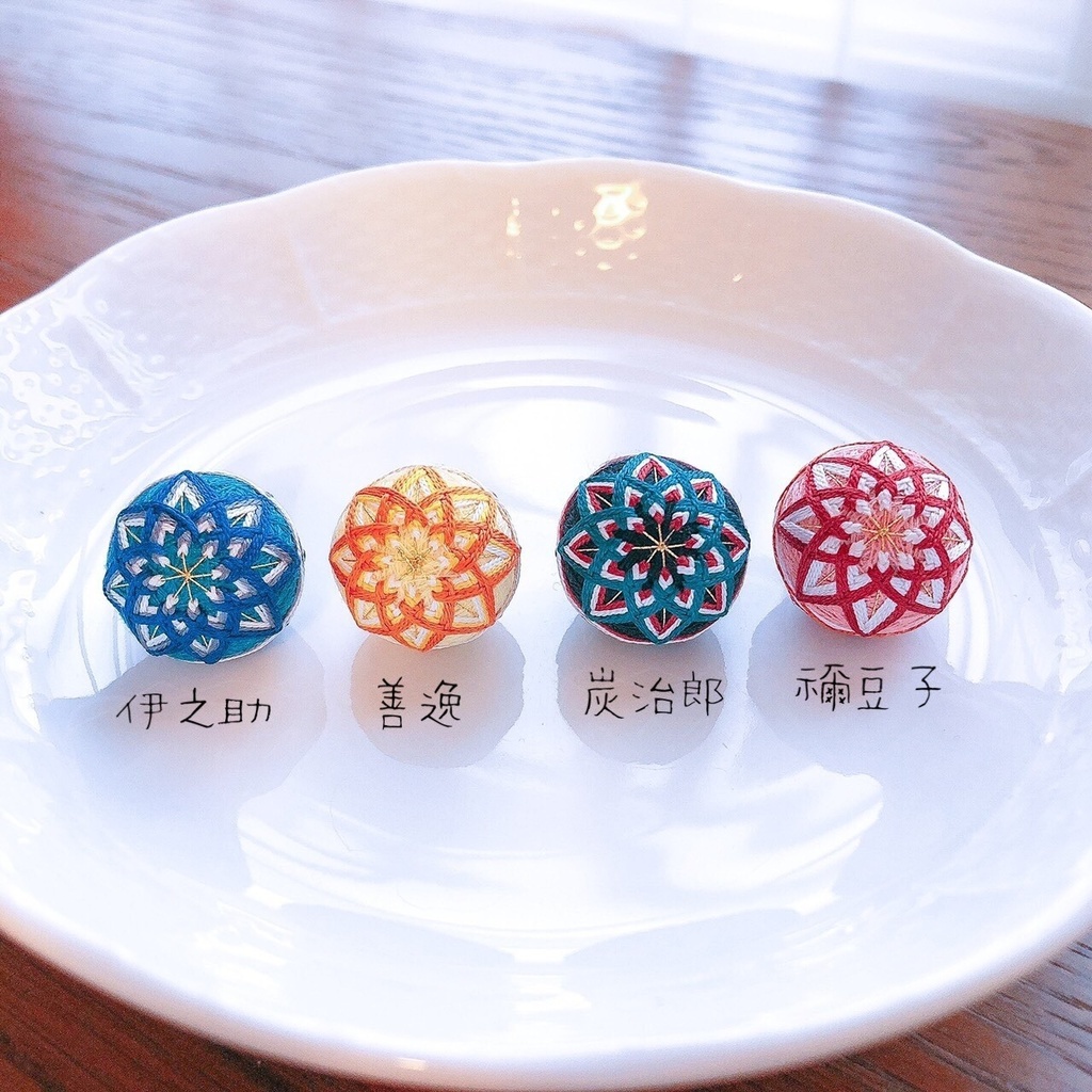 鬼滅の刃 かまぼこ隊モチーフ 手まりピアス(菊)