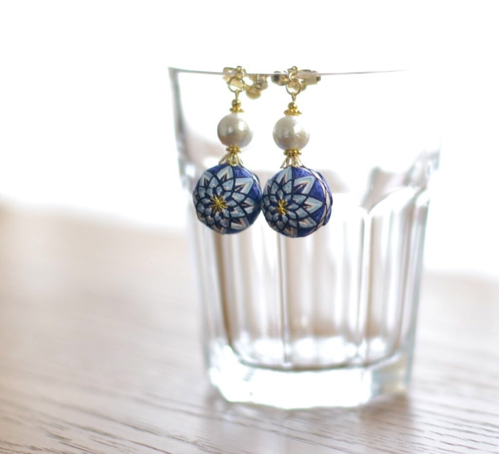 鬼滅の刃 かまぼこ隊モチーフ 手まりピアス(菊)