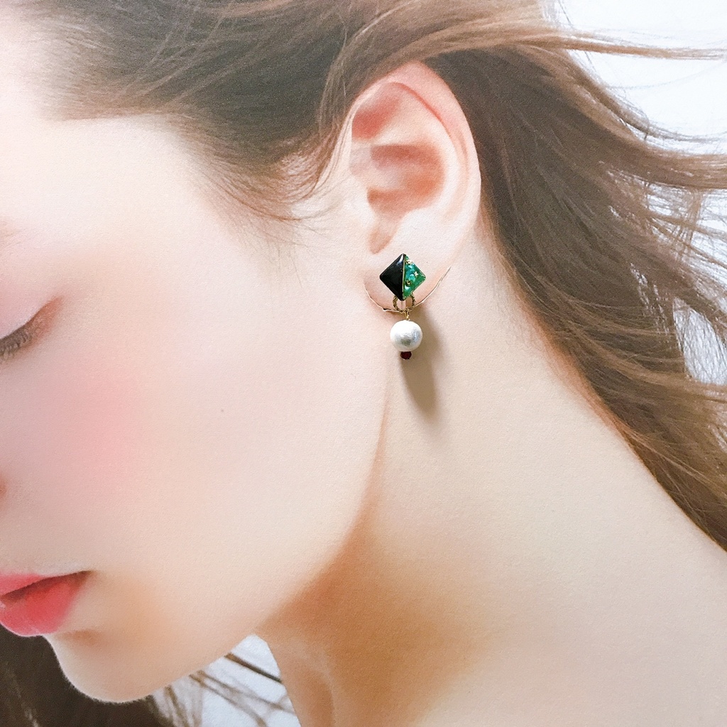 鬼滅の刃 小ぶりツートーンピアス/イヤリング