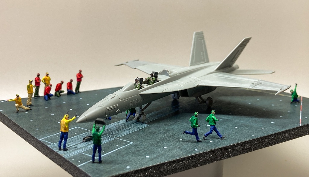 1/144 NAVY デッキクルーフィギュア On Alert (カタパルト発艦シーン)(国内送料無料)