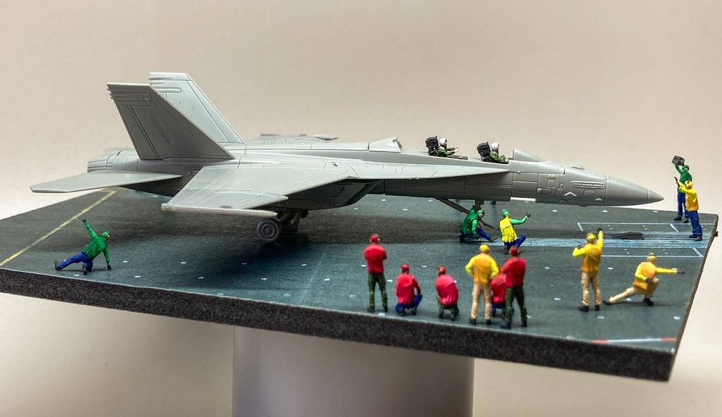 1/144 NAVY デッキクルーフィギュア On Alert (カタパルト発艦シーン)(国内送料無料)