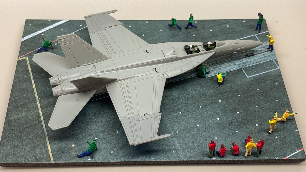 1/144 NAVY デッキクルーフィギュア On Alert (カタパルト発艦シーン)(国内送料無料)