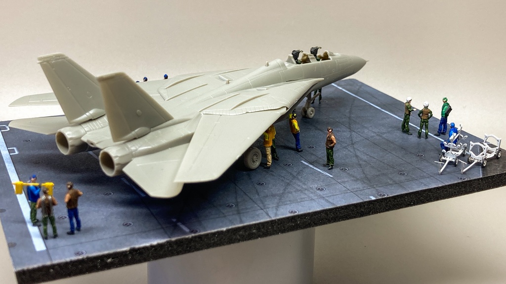 1/144 NAVY デッキクルーフィギュア At Rest (待機/休息シーン)(国内送料無料)