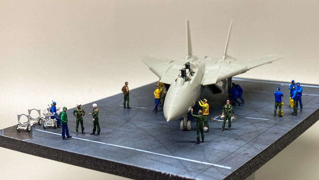 1/144 NAVY デッキクルーフィギュア At Rest (待機/休息シーン)(国内送料無料)