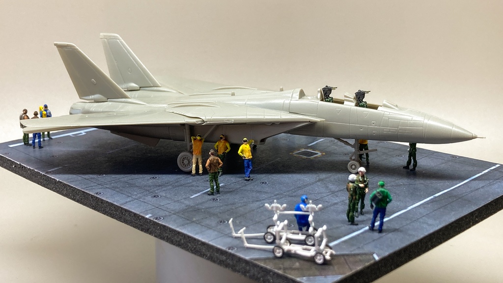 1/144 NAVY デッキクルーフィギュア At Rest (待機/休息シーン)(国内送料無料)