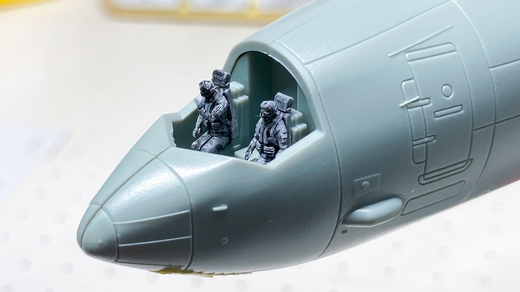 8月末まで期間限定 1/144 海自P-1哨戒機 パイロットフィギュア 4体set (国内送料無料)