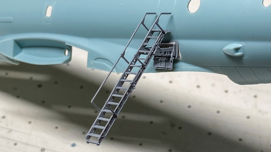 8月末まで期間限定 1/144 海自P-1哨戒機 機内収納式タラップ (国内送料無料)