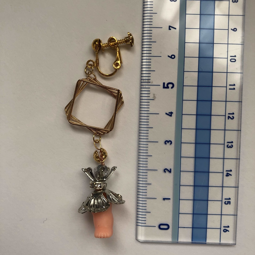 (イヤリング)三角の王さま