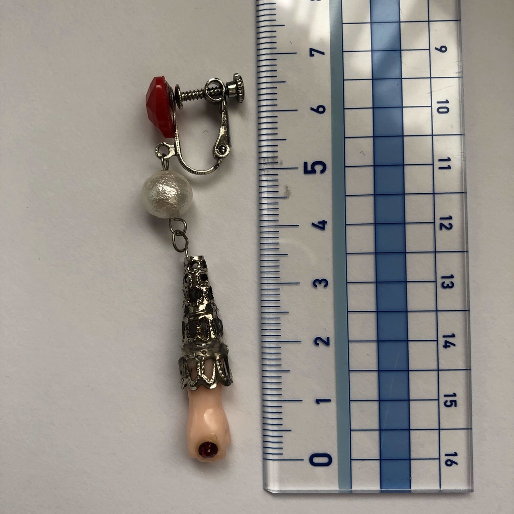 (イヤリング)とんがり女王様