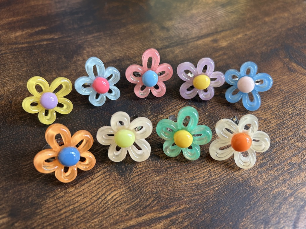 カラフルポップなお花のリング