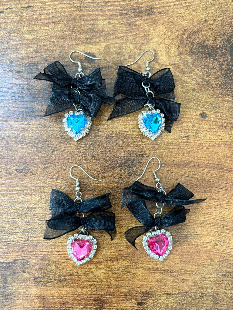 二連リボンとハートのチャームピアス ※訳あり