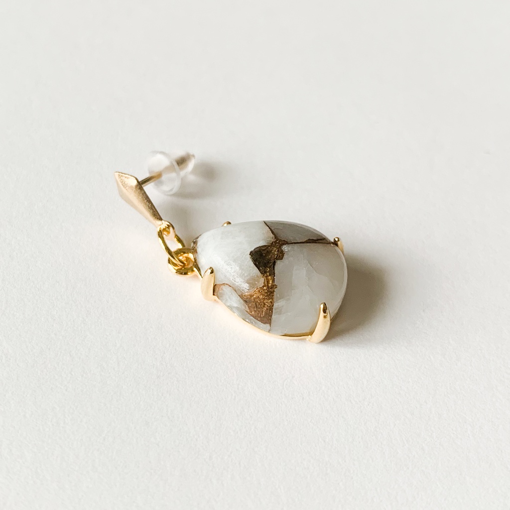 とある国父モチーフピアス