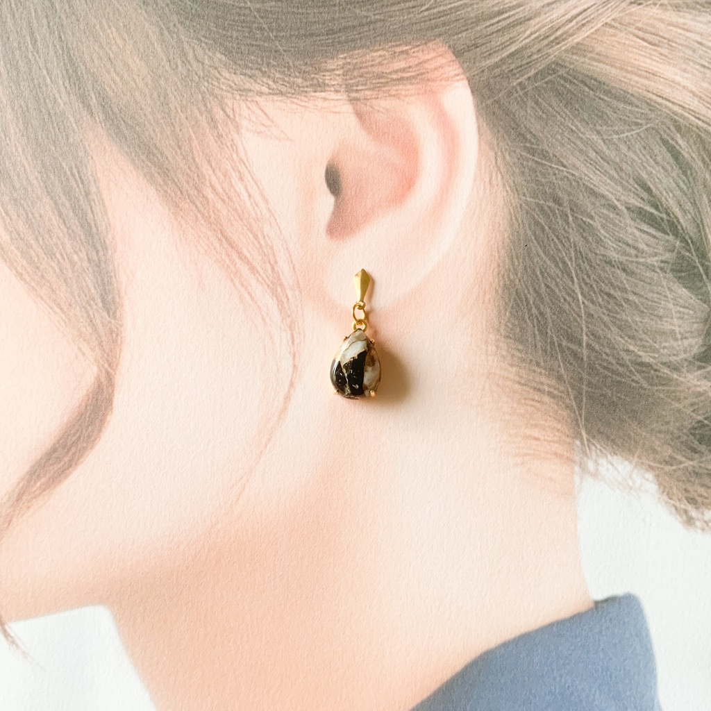 とある国父モチーフピアス