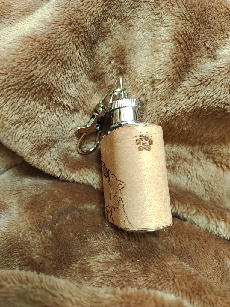 狼と酒のステンレスミニフラスコ 日本語文字