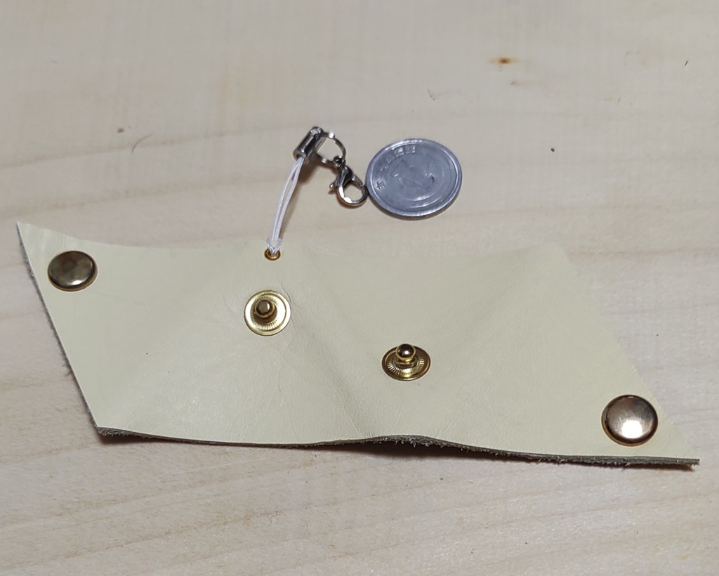 小さい三角ポーチ 白