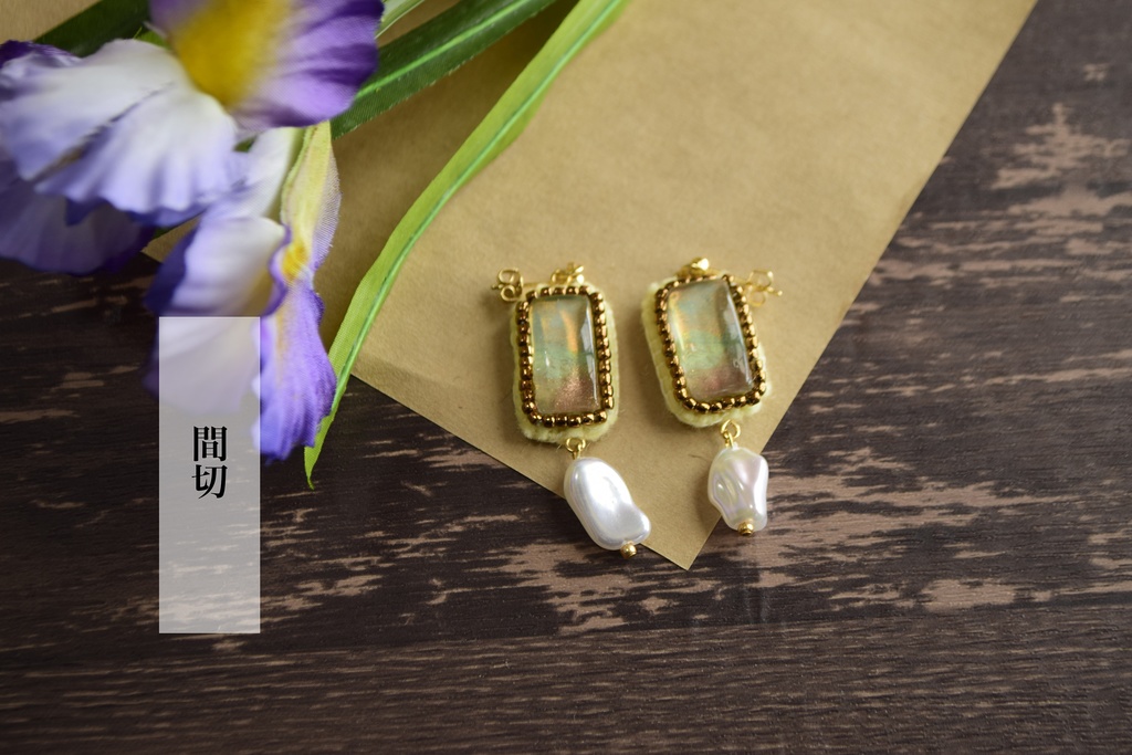 私服カラー耳飾り