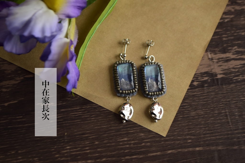 私服カラー耳飾り