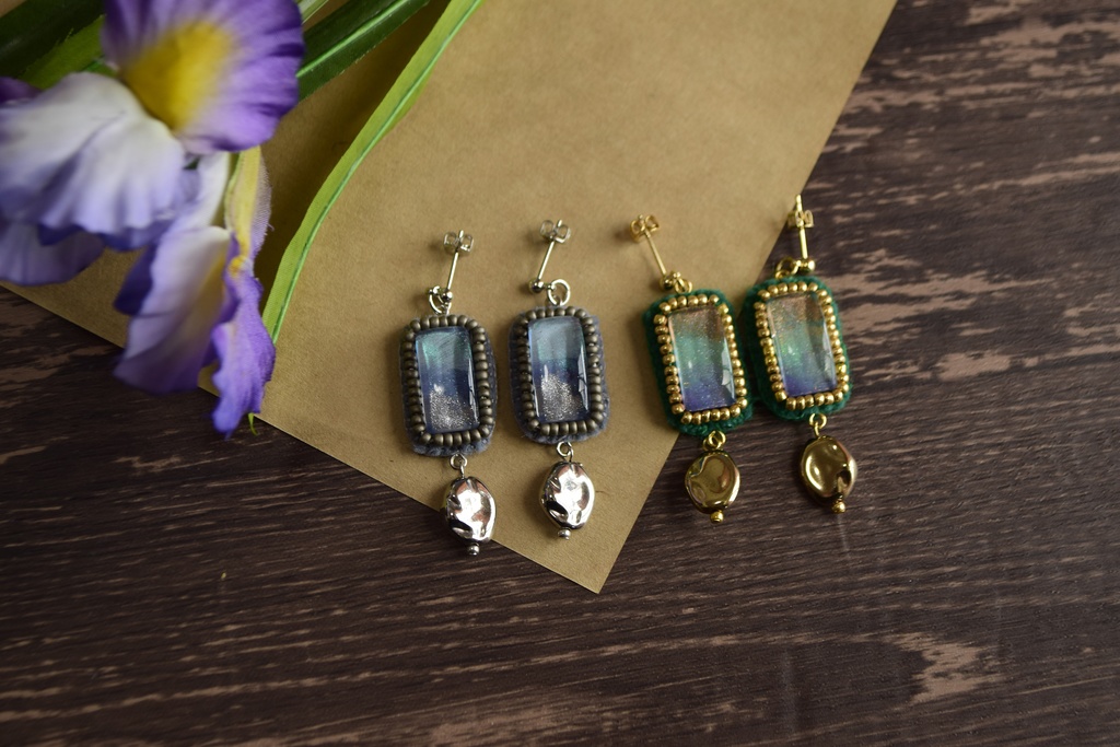 私服カラー耳飾り