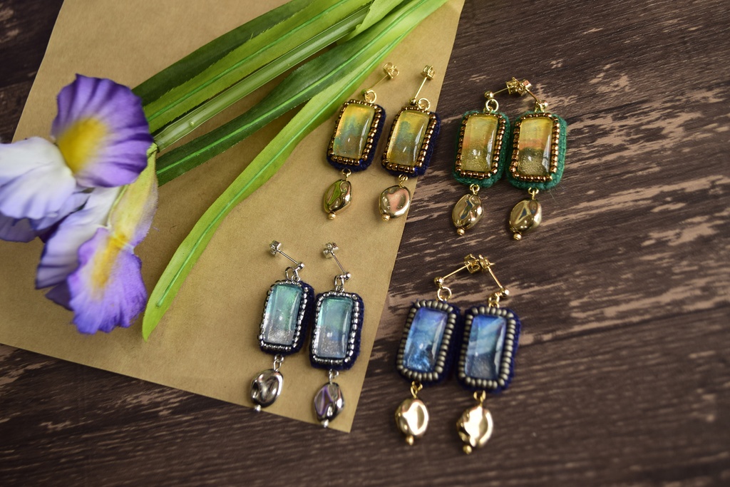 私服カラー耳飾り