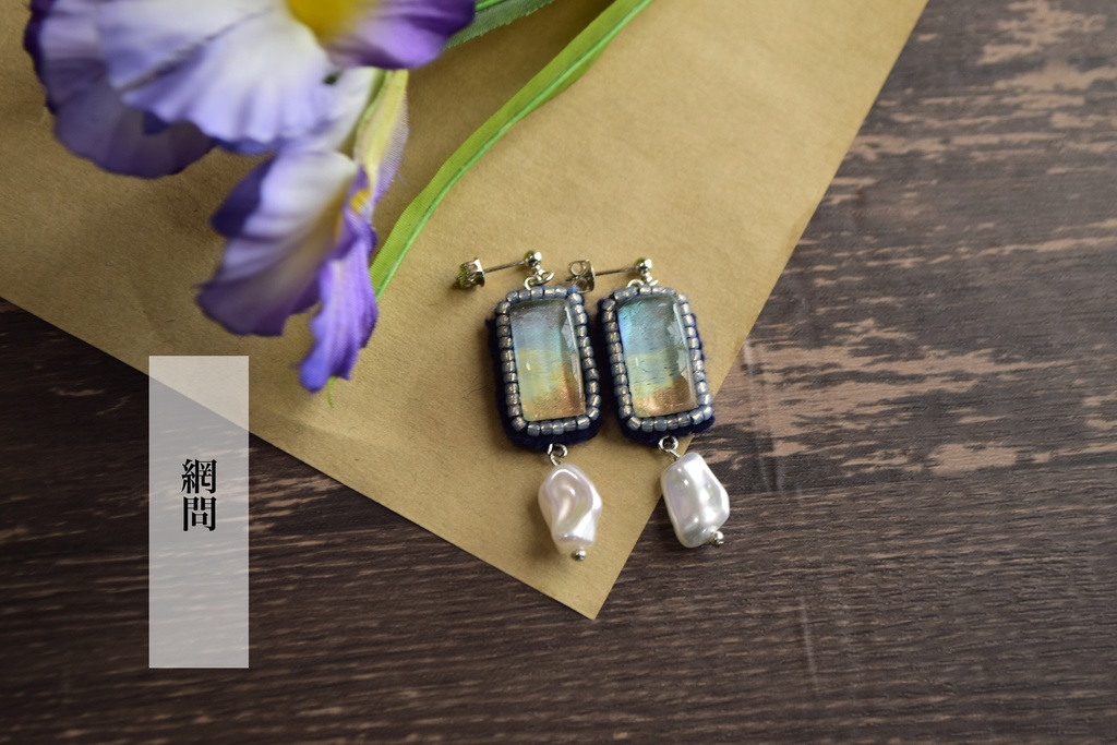 私服カラー耳飾り