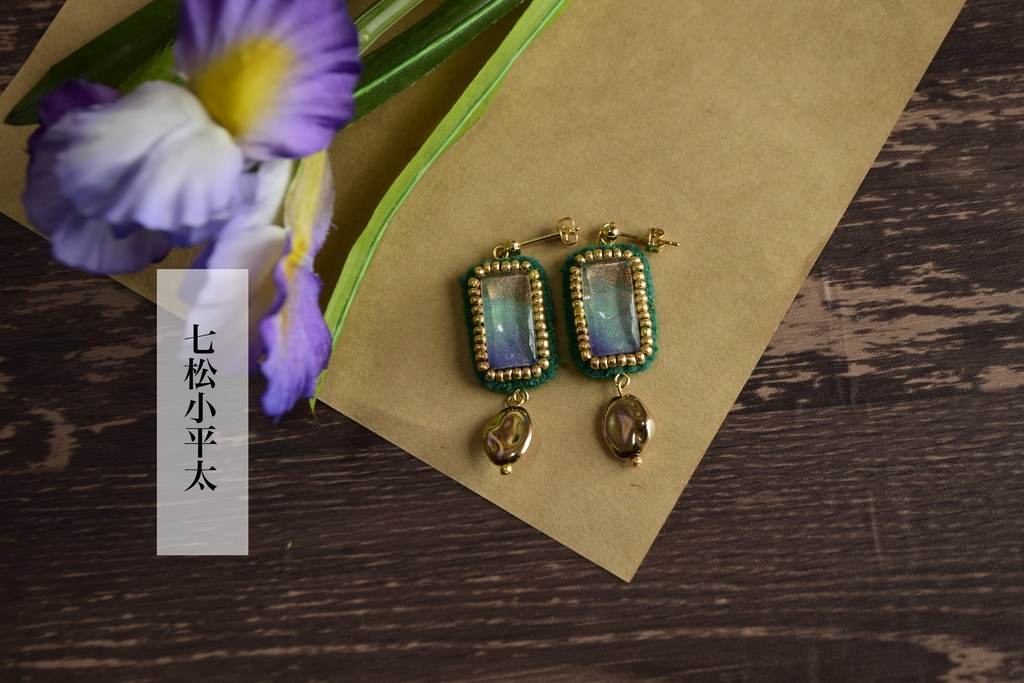 私服カラー耳飾り