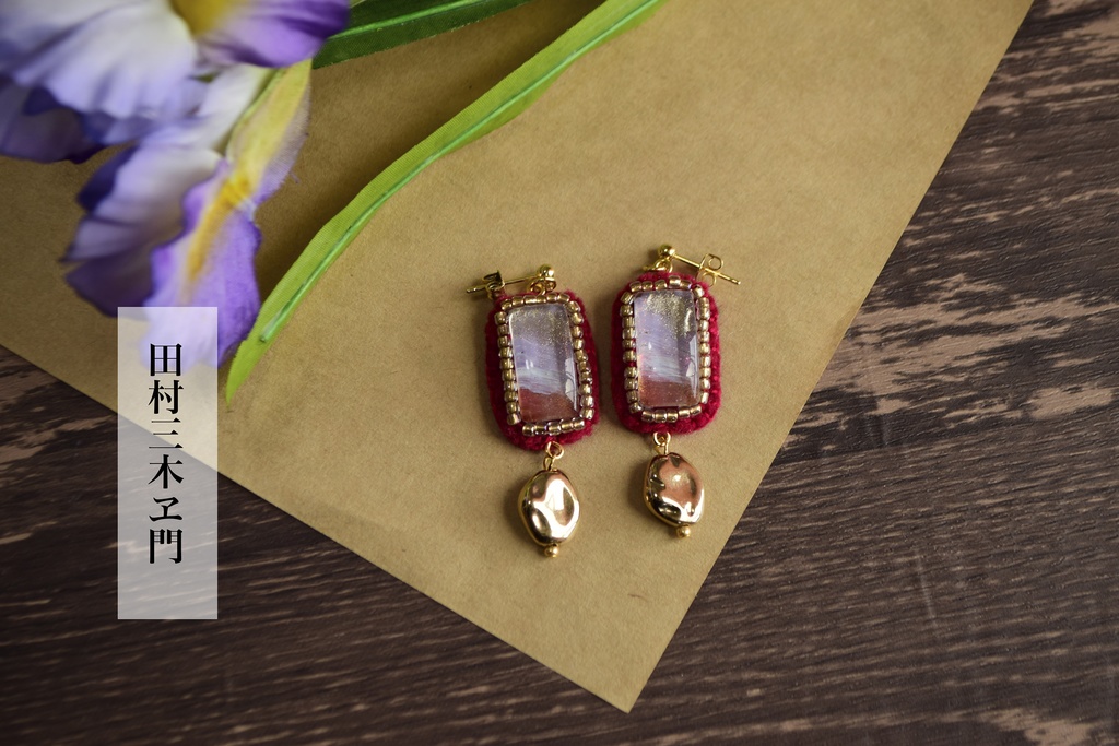 私服カラー耳飾り