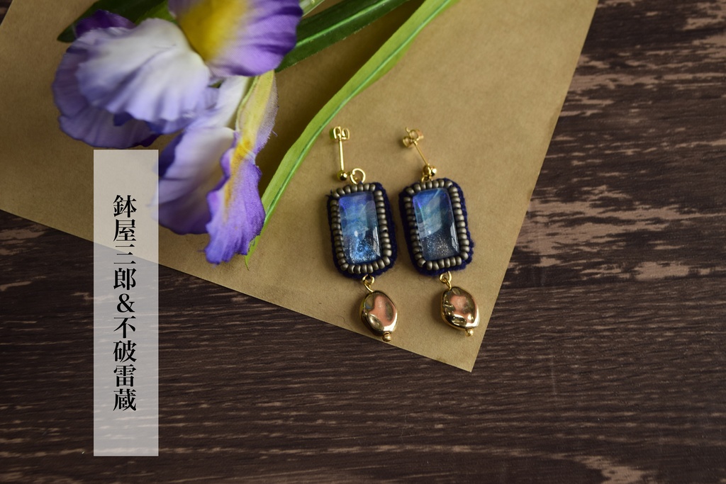 私服カラー耳飾り