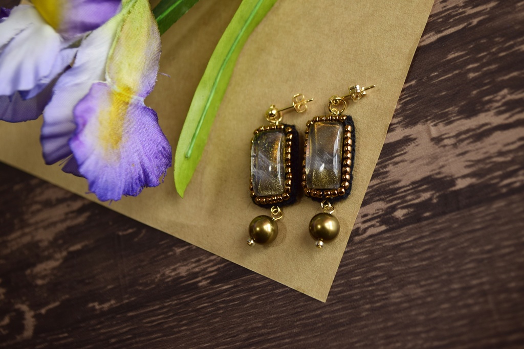 私服カラー耳飾り