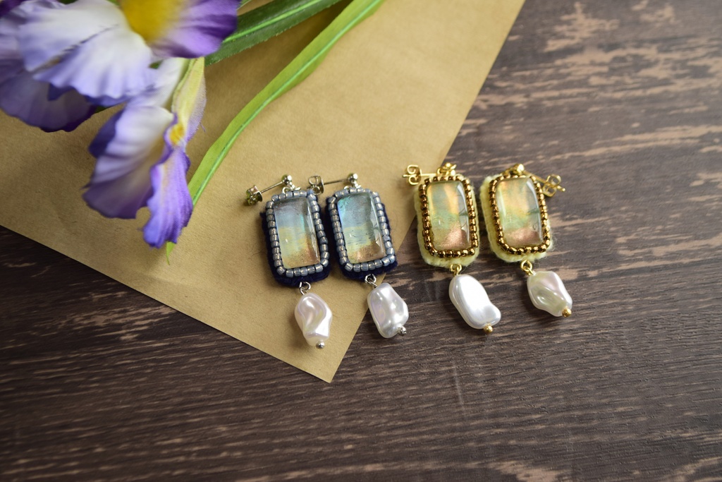 私服カラー耳飾り