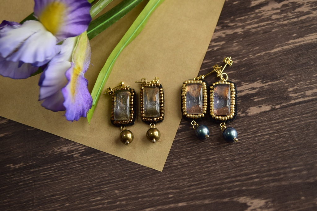 私服カラー耳飾り