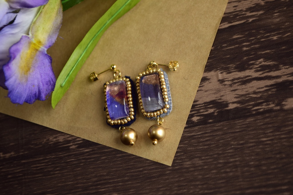 私服カラー耳飾り