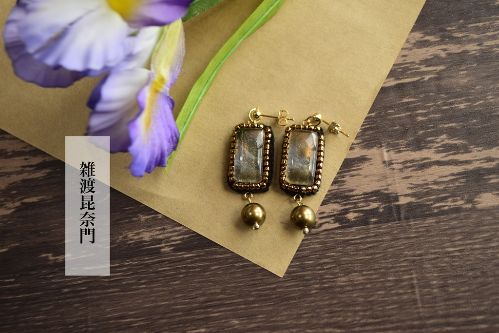 私服カラー耳飾り