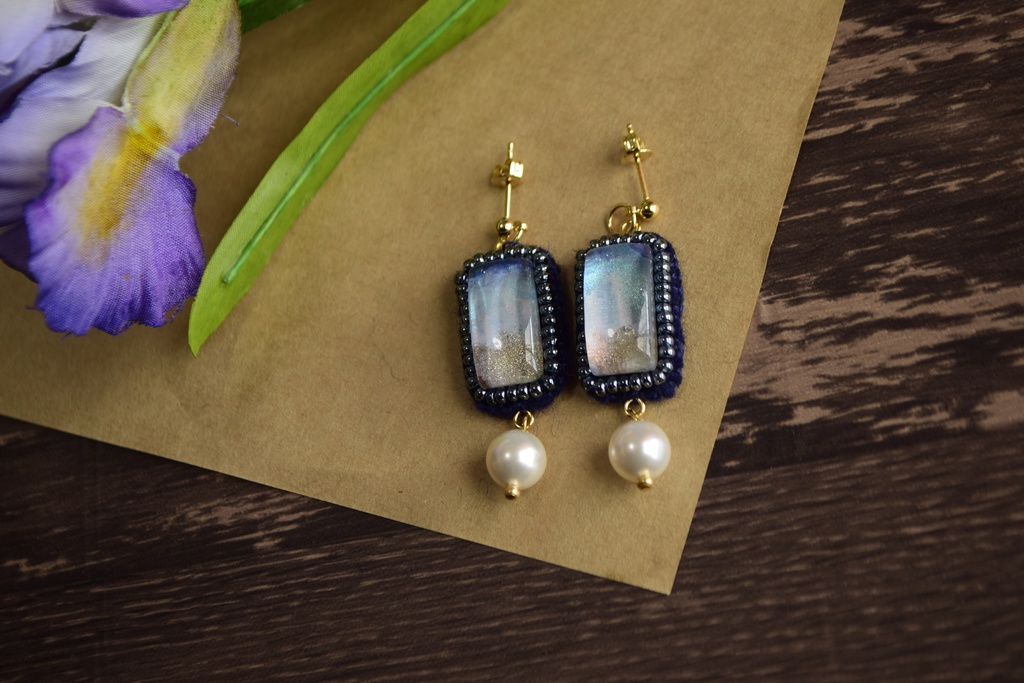 私服カラー耳飾り