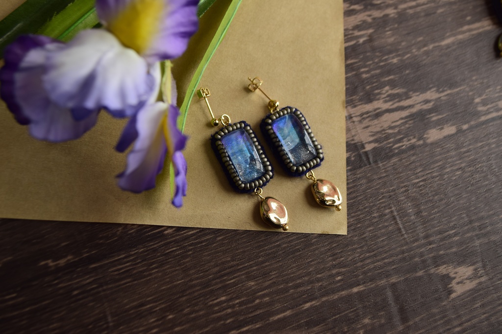 私服カラー耳飾り