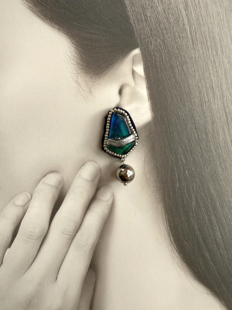 RKRNイメージ耳飾り