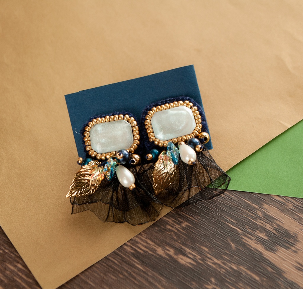 RKRNイメージ耳飾り