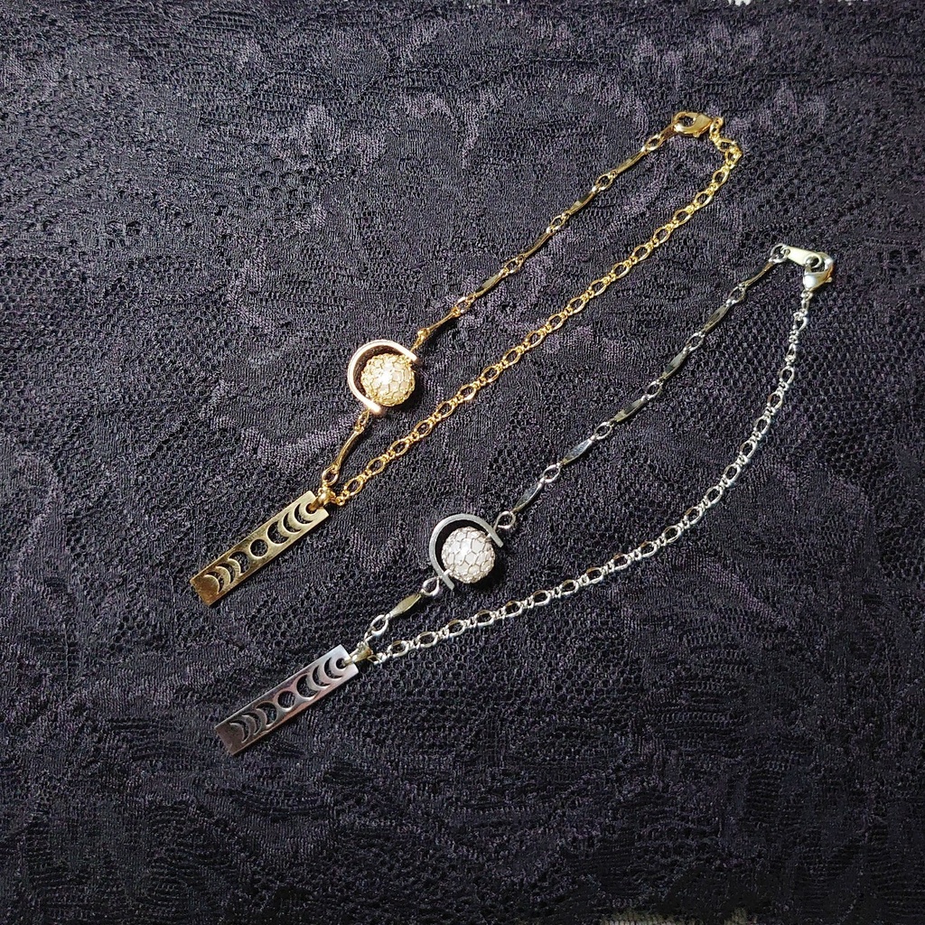 満月と月の満ち欠けメタルプレートのネックレス