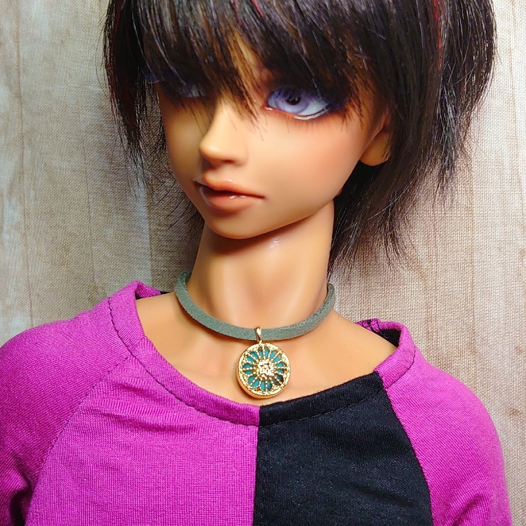 革ひものメタルチャームネックレス