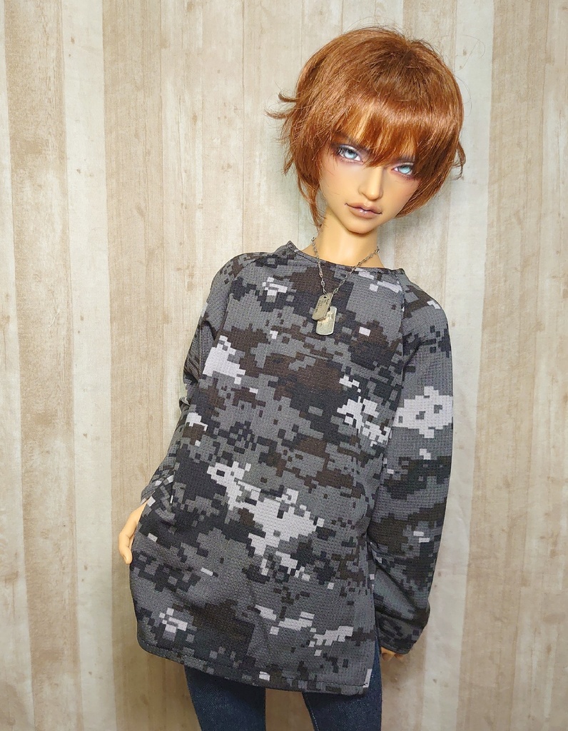 ラグランカットソー（デジタル迷彩柄）